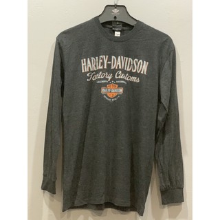 เสื้อยืดสีเทา OLP สกรีนลายโลโก้ Harley-Davidson ลิขสิทธิ์แท้ 100%  (40290329)