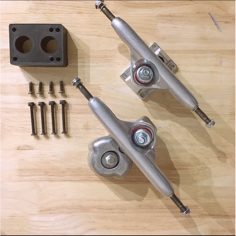 Surfskate Truck  ชุด Truck Yow ของแท้100% พร้อมพร้อมส่ง มือหนึ่ง อุปกรณ์ครบ