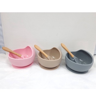 FIN ชุดชาม+ช้อนซิลิโคนด้ามไม้สำหรับเด็ก ดูดโต๊ะ ป้องกันชามเลื่อนตก (Silicone bowl set)