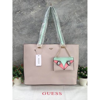 กระเป๋าสะพาย GUESS TOTE BAG กระเป๋าสะพายพิเศษตรงที่มาพร้อมกระเป๋าใส่เศษเงินใบเล็ก