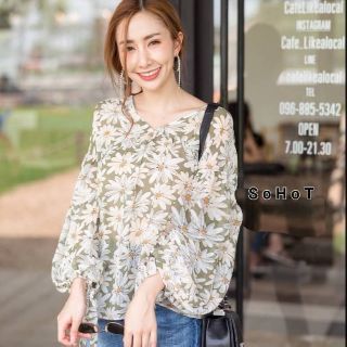 🎉พร้อมส่ง รูปจริงงานขาย🎉เสื้อลายดอกคอวี