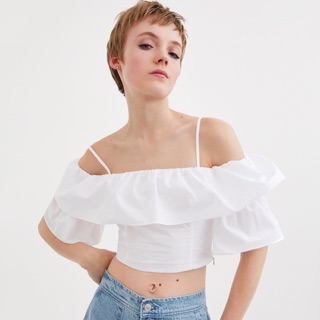 Open shoulder white crop