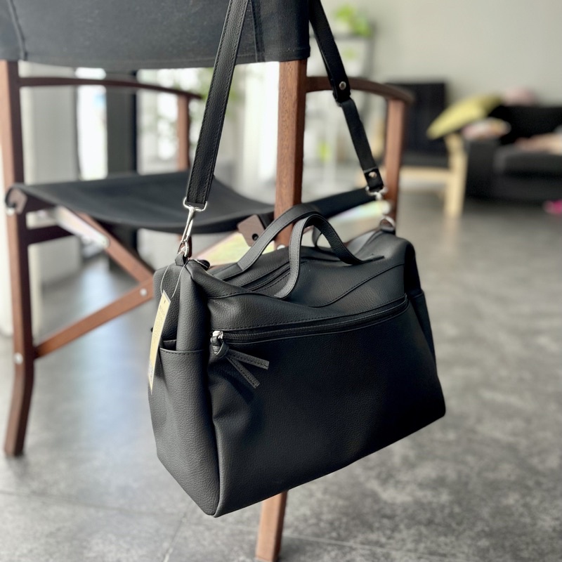RABBIT STAR Rbs 1624 ของแท้ %กระเป๋าสะพาย จุเยอะ ใส่โน๊ตบุค 13“ได้ เบา ช่องเยอะ ทนทาน หนังสัวเคราะห์