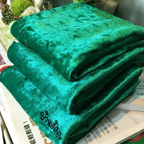04KK3117 ผ้ากำมะหยี่ หน้าเดียว เนื้อบาง เนื้อนุ่ม มันวาว เป็นประกาย สีเขียวเข้ม (มีหลายขนาดให้เลือก) ราคา ถูกที่สุด ดีลบีเคเค รูปภาพหลัก