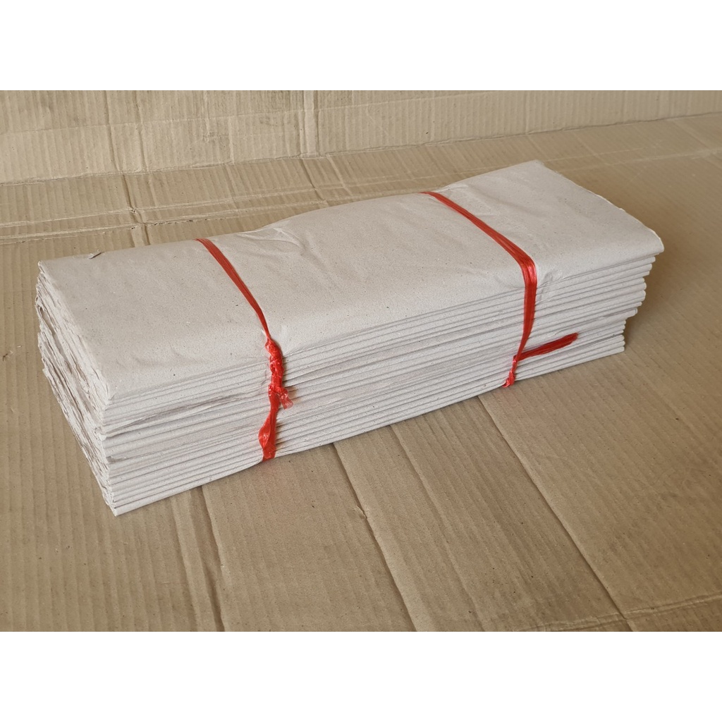 กระดาษฟาง กระดาษรองกรงสัตว์ ชุดละ 12 ใบ ขนาด 44x50 ซม.