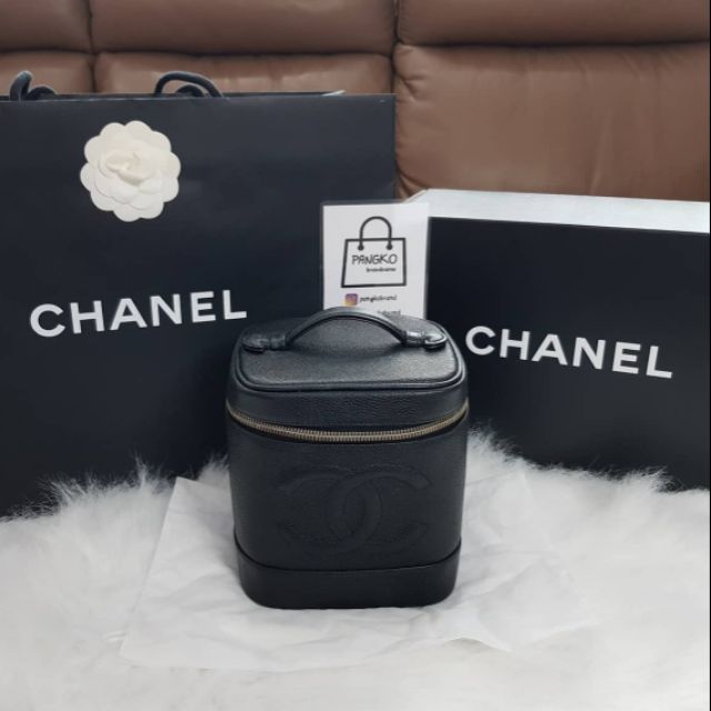 Used in good condition Chanel Vanity Vintage Holo10