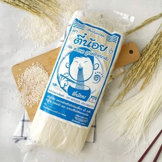 เส้นเล็ก ตราตี๋น้อย ชนิดเส้นยาว 28-29 ซม. นำ้หนัก 1 กก. เส้นเล็กก๋วยเตี๋ยว เส้นก๋วยเตี๋ยว Teenoi Nooldles