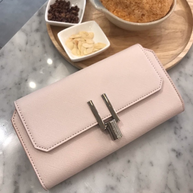 CHARLES & KEITH TURN-LOCK LONG WALLET กระเป๋าเงินใบยาวทรงสวย