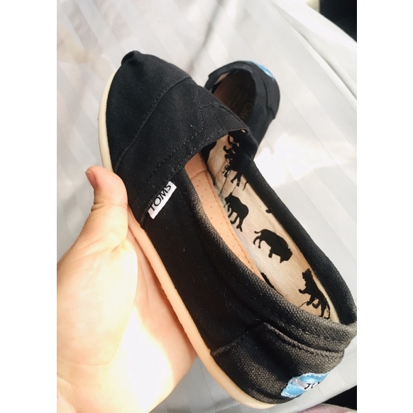 TOMS มือสองสภาพสวยมากๆๆๆ