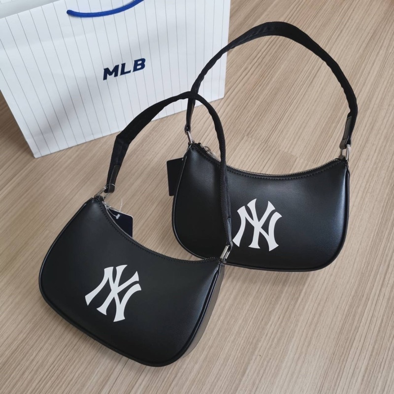 MLB Solid Hobo Bag กระเป๋าสะพายโฮโบหนัง สีดำ