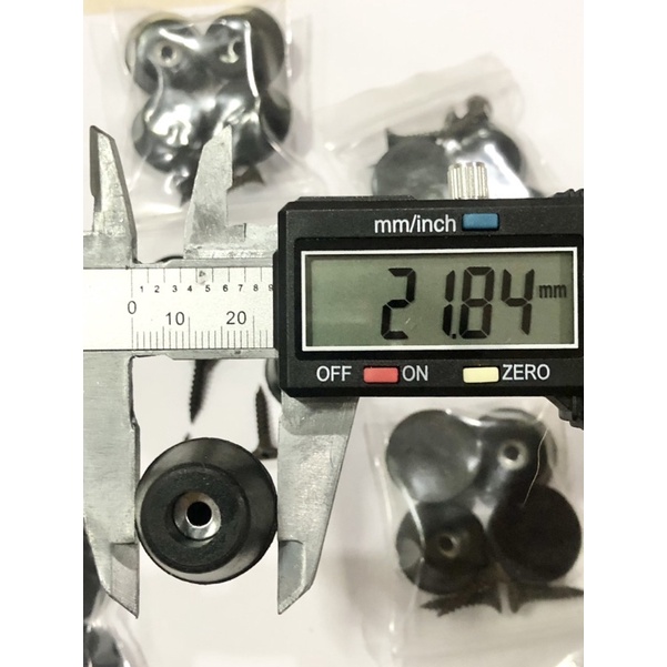 🔥ลูกยางรองตู้ลำโพง1ชุด=4ลูก+น้อตและแหวนโลหะ ขนาด22*18*10บลูทูธdiy เป็นยางไม่ใช่พลาสติค จึงยึดเกาะพื้นผิวได้ดีเยี่ยมมากๆ