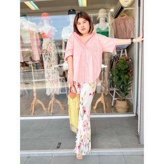 เสื้อเชิ้ตแขนสั้น สีโอโรสอ่อน ทรงoversize จากร้าน lovelyshop แขนเดินตะเข็บคู่ ผ้าใส่สบายไม่ร้อน อก35-44”