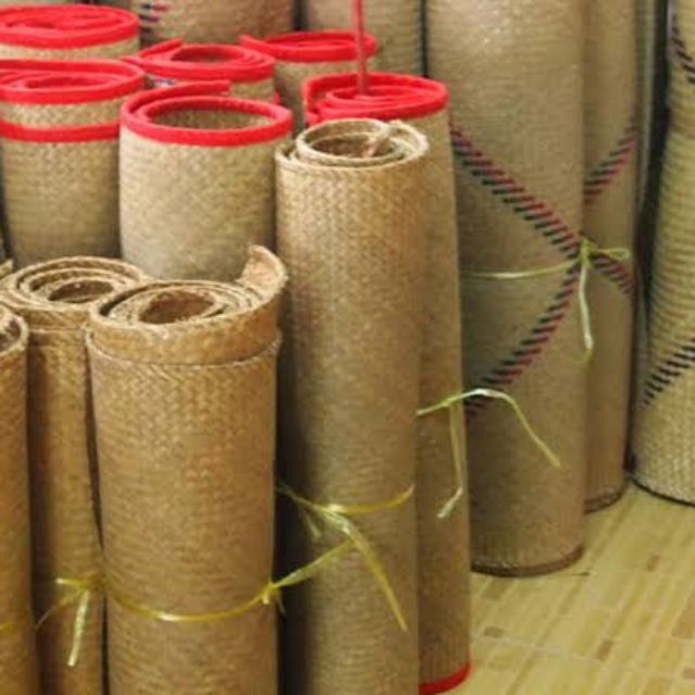 เสื่อกระจูดขนาด110-120×200cm. มี2แบบ เย็บขอบผ้า และไม่เย็บขอบ