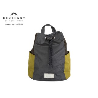 DOUGHNUT BAG : กระเป๋าโดนัท SONOMA GLOSSY : CHARCOAL X GRASSY - ผลิตจากผ้าไนล่อน 400D - คุณสมบัติน้ำขับไล่ น้ำหนักเบา กระเป๋าโดนัท กระเป๋าเป้ กระเป๋าสะพายหลัง กระเป๋า กระเป๋าเดินทาง  (รหัสสินค้า 05974)