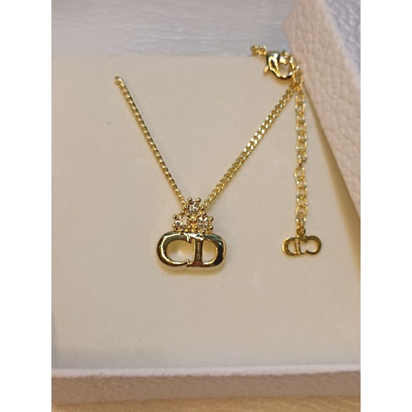 Dior necklace vintageสร้อยคอDior ✨
ของแท้💯%
ขนาดปรับได้ค่ะ
ขนาด17.5นิ้ว 
4900🔖