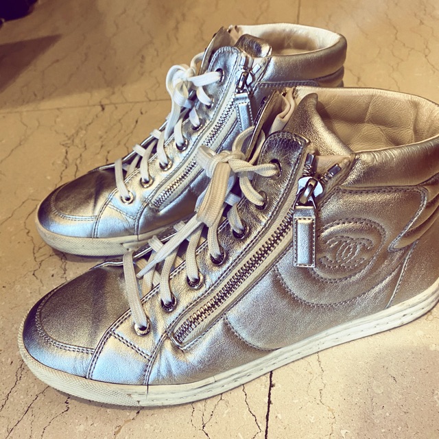 SOLD 😊 ขายแล้วค่า 🙇‍♀️ Chanel Ankel Boot รุ่นมีมุกchanel ที่ลิ้นรองเท้า
