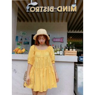READY TO SHIP 😎 
Lisa linen mini Dress 
ทรงน่ารัก ตัดต่อบานเว่อๆ ย้วยรอบตัว
