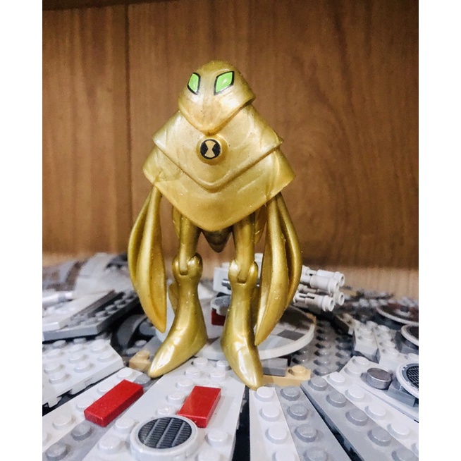 Loose Ben 10 Ultimate Alien Special Edition Action Figure - Amphibian (Gold)