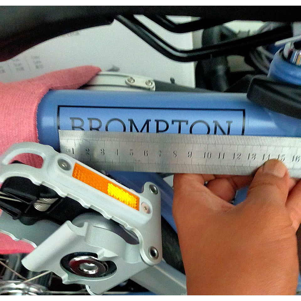 สติ๊กเกอร์โลโก้ที่พิมพ์ด้วยจักรยาน BROMPTON!