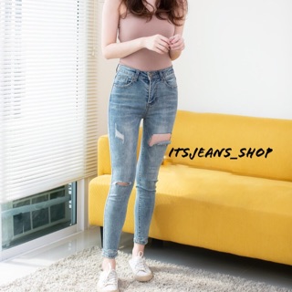 กางเกงยีนส์สกินนี่ผ้ายืดใส่สบายมาก ขาเรียวสุดมาพร้อมกับดีเทลเก๋ๆขาดๆสไตล์เกาหลีมาก