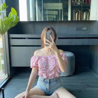 เสื้อแขนตุ๊กตาเย็บแต่งย่น ผ้าคอตตอนลายสก๊อตน่าร้ากใส่ปิดไหล่หรือเปิดไหล่ก็ได้ค่ะ2สี ชมพู แดง อก34 ยาว18จากไหล่รอบแขน8-14