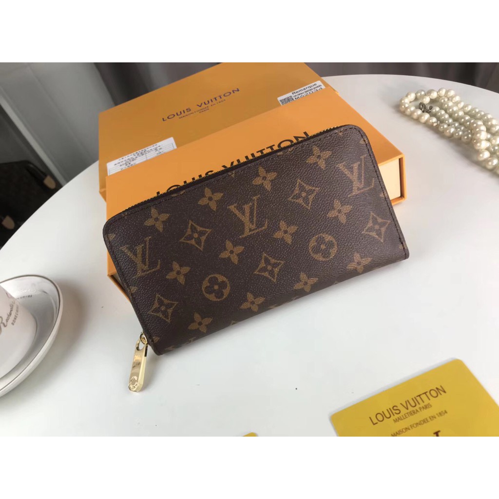 คุณภาพดีราคาถูก ข้อเสนอแนะที่มีต้นทุนต่ำ Louis Vuitton ผู้ชาย Louis Vuitton และผู้หญิง Zippy กระเป๋าสตางค์ผ้าใบสมัยเก่า | Thailand