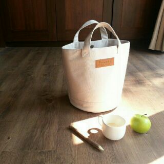 Round tote