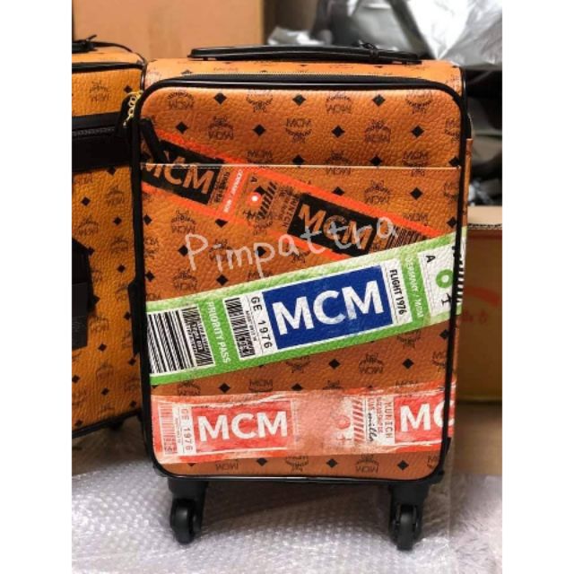 กระเป๋าเดินทาง MCM ขนาด 18 นิ้ว (ของใหม่,แท้จากเกาหลี) มาพร้อมลายสวยเก๋ ลิมิเต็ดสุดๆ ใบนี้ได้ลดเยอะมากๆ มาพร้อมอปก.ครบ