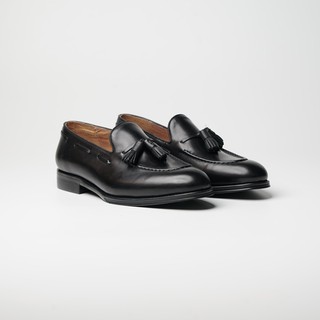 แหล่งขายและราคาJulietta - Tassel Loafer Shoes Calfakin in Black รองเท้าหนัง Juliettabkkอาจถูกใจคุณ