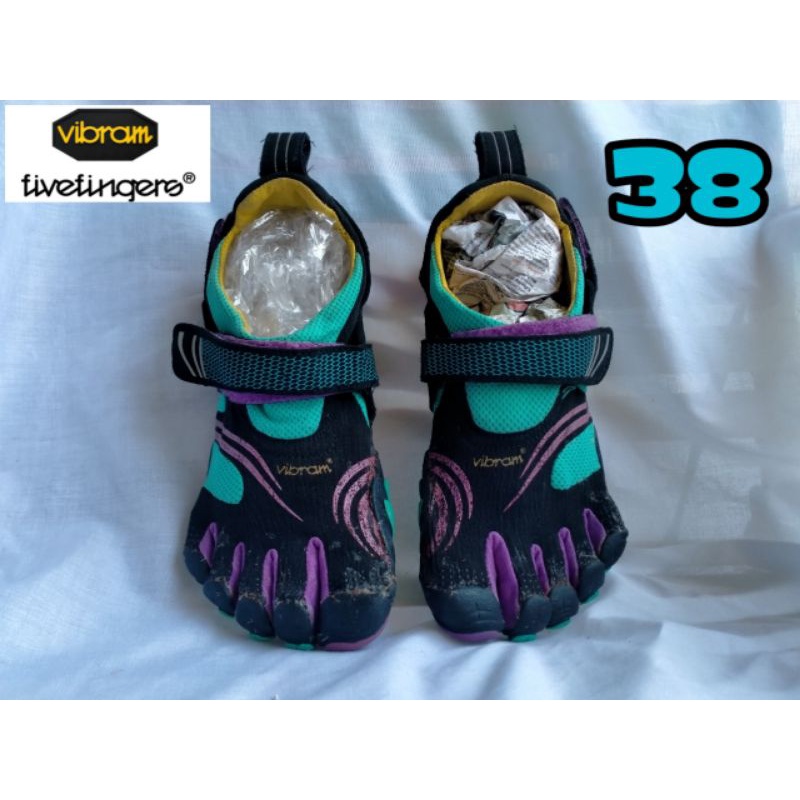 วินาทีรองเท้า Vibram Five Fingers