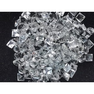 3x3mm. พลอย White topaz สีขาวใส ทรงสี่เหลี่ยมจตุรัส ราคากะรัตละ 80 บาท