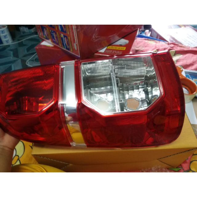 ไฟท้ายเดิมๆของ Vigo Champ