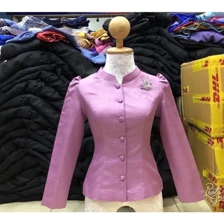 เสื้อไหมหม่อนทรงจิตรลดาแถมเข็มกลัดอัดผ้ากาวทั้งตัวงานสวยเย็บละเอียดมากค่ะผ้าด้านข้างขยายได้1-2นิ้วมีไชร์32ถึงอก50ค่ะ