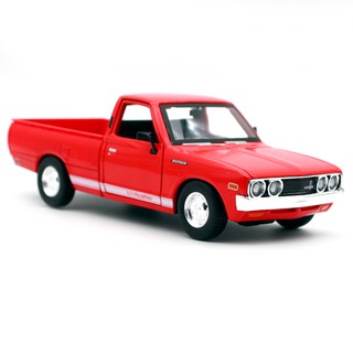 รถโมเดลจำลอง เปิดหน้ารถท้ายรถเปิดประตูได้ 1:24 1973 Datsun 620 pick-up Maisto 31522