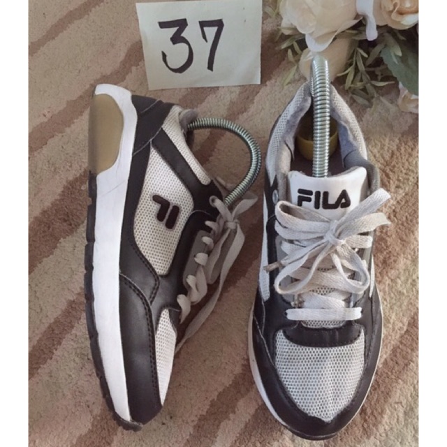 รองเท้าผ้าใบ Fila ของแท้ ไซส์ 37 ราคา 120฿