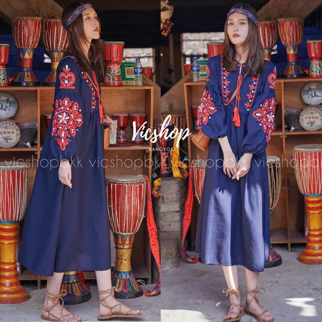 Bohemian Dress : แม็กซี่เดรสยาวไปทะเล ปักลายโบฮีเมียนผ้าลินินผสมฝ้าย​ ทรงหลวม​แขนบอลลูนยาว มีเชือกผูกช่วงอกแขนยาว
