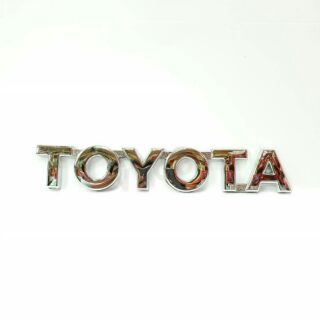 โลโก้คำว่าTOYOTAแบบแปะใช้สำหรับรถVigo, Revo