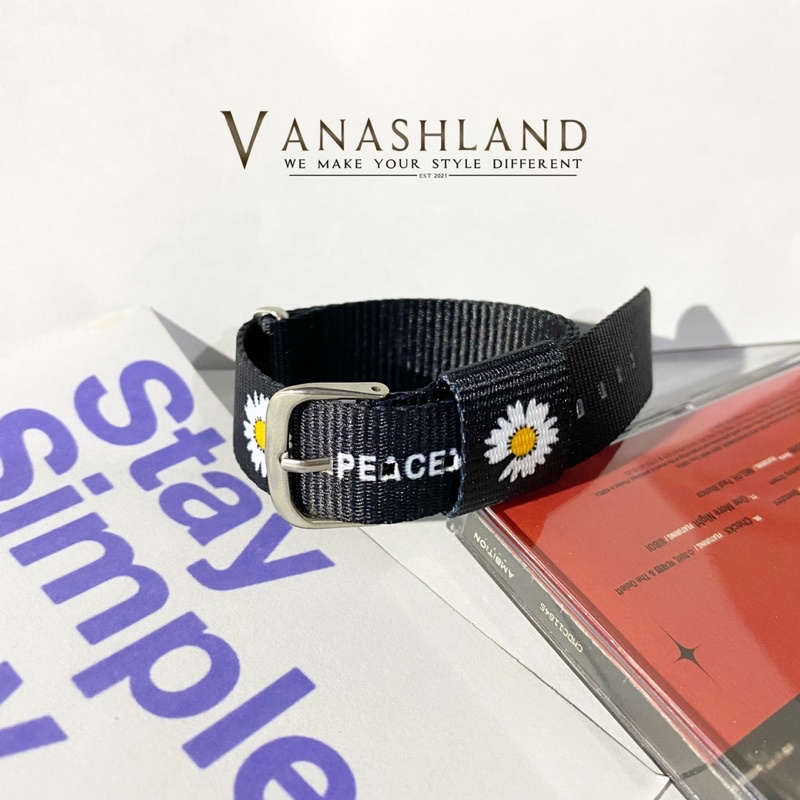 สร้อยข้อมือ Daisy Strap peaceminusone โดย vanashland