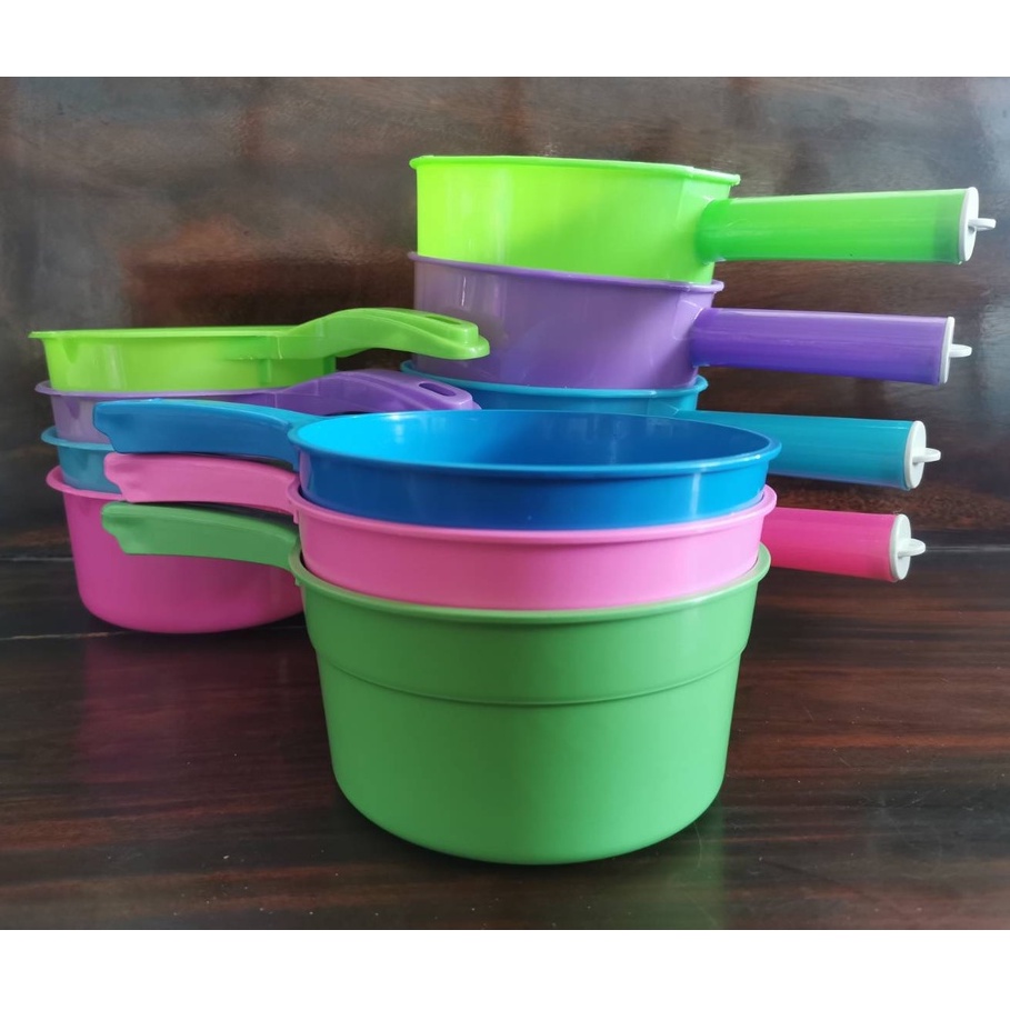 กระบวยตักน้ำ ขันน้ำมีด้าม พลาสติก ขันตักน้ำ 17ซม. มีลาย Greenware/18ซม.ไม่มีลาย Trainware(ราคาต่อ1ชิ้น)