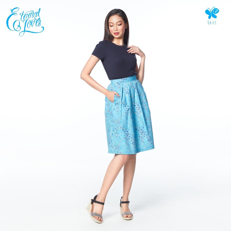 Papillon Woman Venetta Skirt พิมพ์ลายดอกไม้ไทยสีสันสวยงาม เนื้อผ้านุ่มใส่สบาย กระโปรงโทนสีฟ้าต้อนรับวันแม่