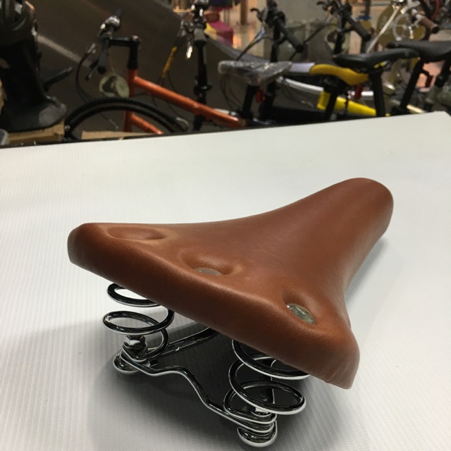 อานจักรยานวินเทจ Velo แท้100% หนังสีนำ้ตาล สวยนั่งสบายก้นมากเพราะมีสปริงท้ายสองตัว