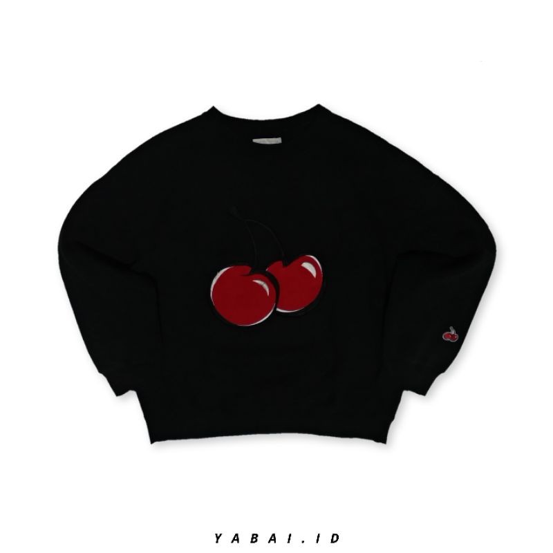 Kirsh Big Cherry Crewneck สีดํา