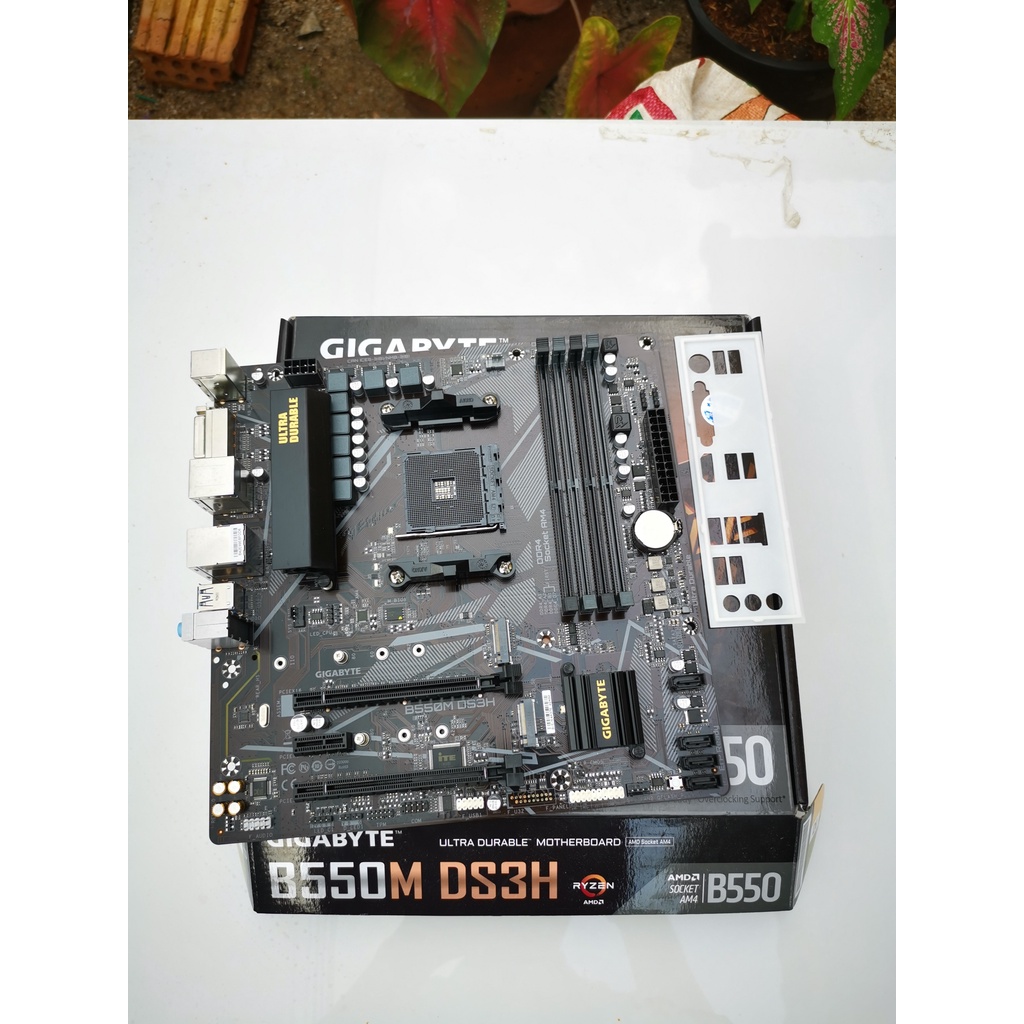 GIGABYTE B550M DS3H (AM4) สินค้ามือ2 *ฝาหลัง 3D