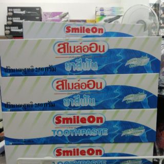 ยาสีฟัน Smile On ผสมฟลูออไรด์ ผสมเจลหว่านหางจระเข้ และขจัดกลิ่นปากอย่างได้ผล