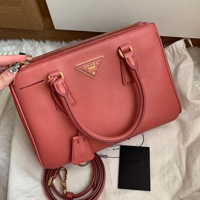 Prada saffiano 25