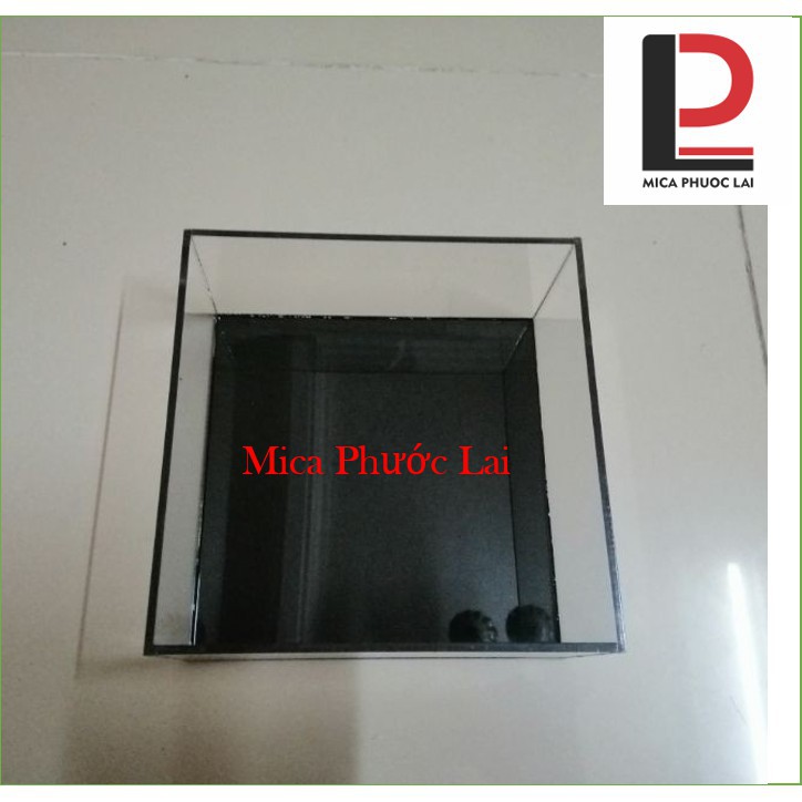 ดักแด้บน - เบตต้า ตู้ปลาโชว์ 12x12x7 (ขออัพออนสลักโลโก้)