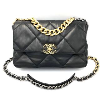 New Chanel 19 Flap Bag Black 30 Cm 
Goat skin ทนค่า เบาค่ะ อะไหล่ทอง อะไหล่เงิน และ ruthenium holo 291 180,999฿