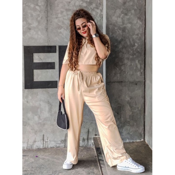 𝗔𝗠𝗢𝗥 𝗖𝗨𝗧𝗘 𝗦𝗘𝗧 พร้อมส่ง 2 สี | เสื้อยืดครอปคอกลมสีเบสิค มาพร้อมกางเกงขายาวเอวสูง