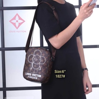 กระเป๋าสะพายข้างLouis Vuitton