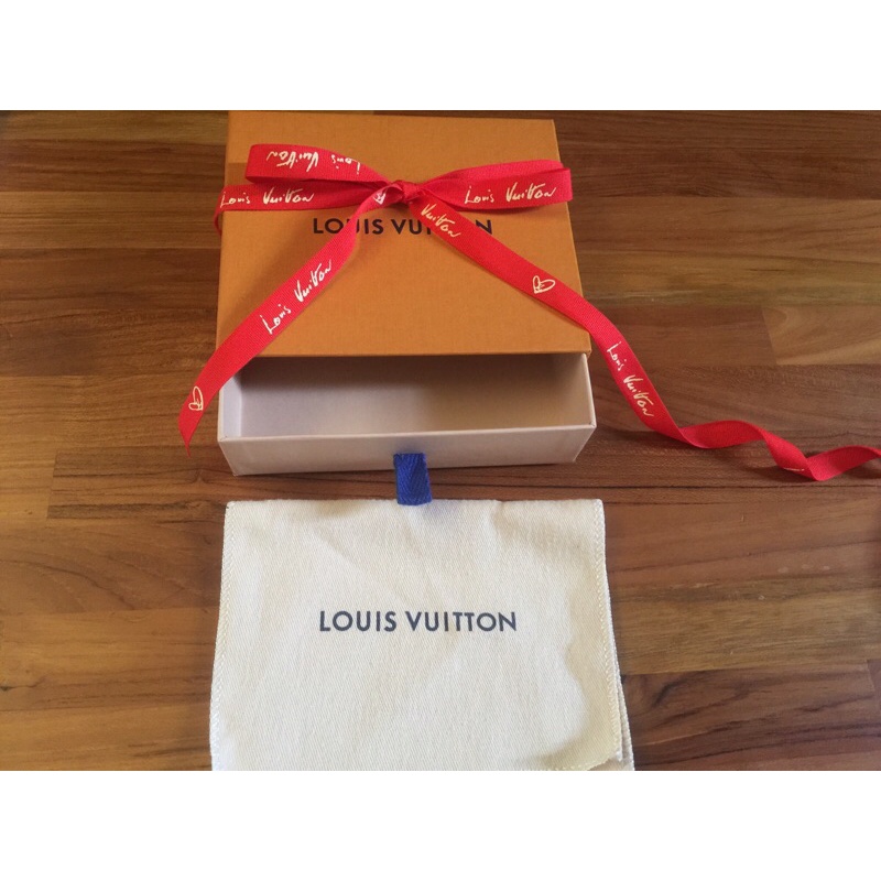 กล่องกระเป๋าสตางค์หลุยส์ วิตตอง Louis Vuitton ใบสั้น